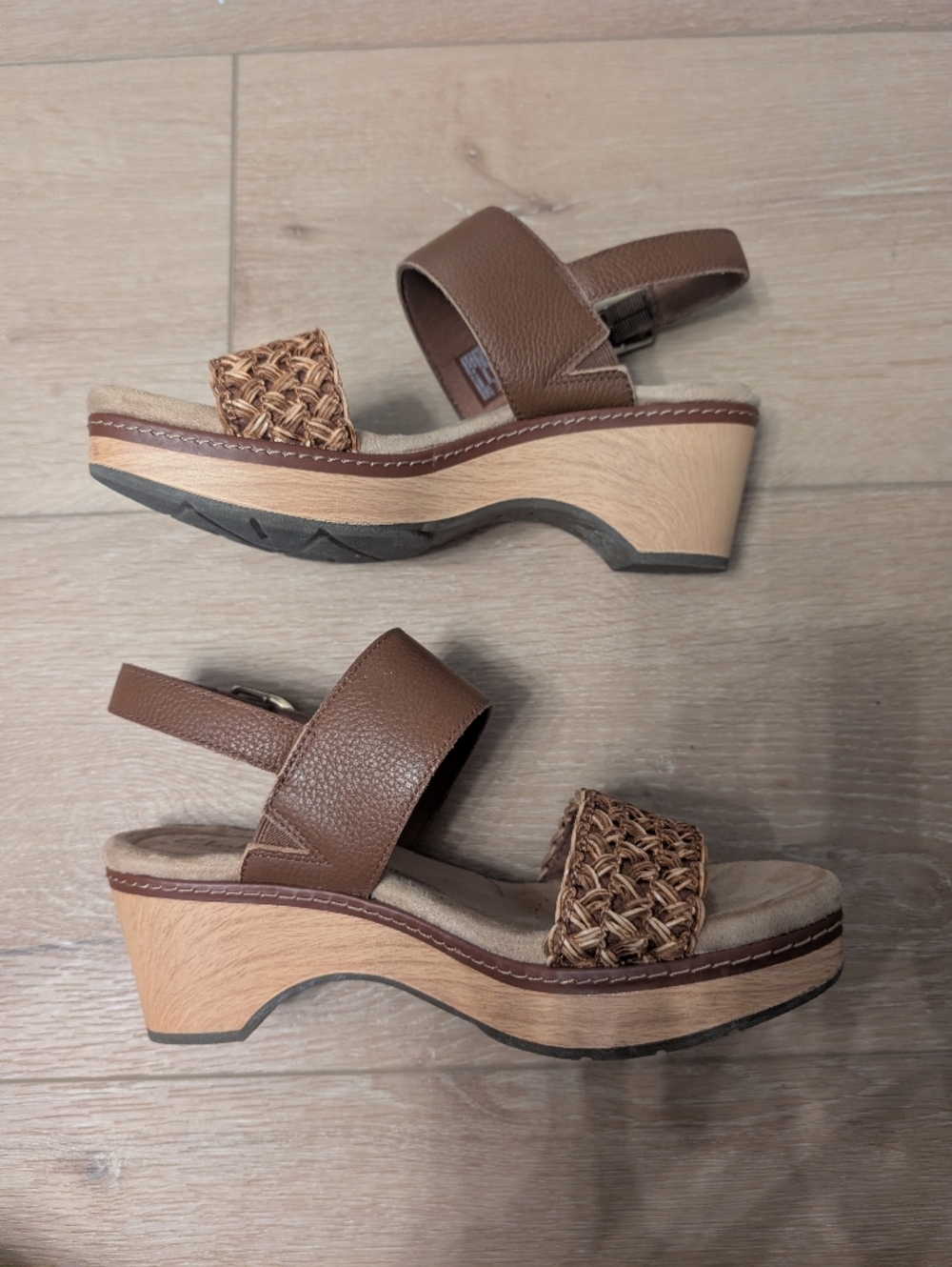 Clarks Seannah Step Brown Woven Leather Wedge Sandals